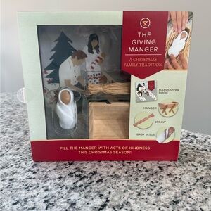 The Giving Manger - A Christmas Tradition Set